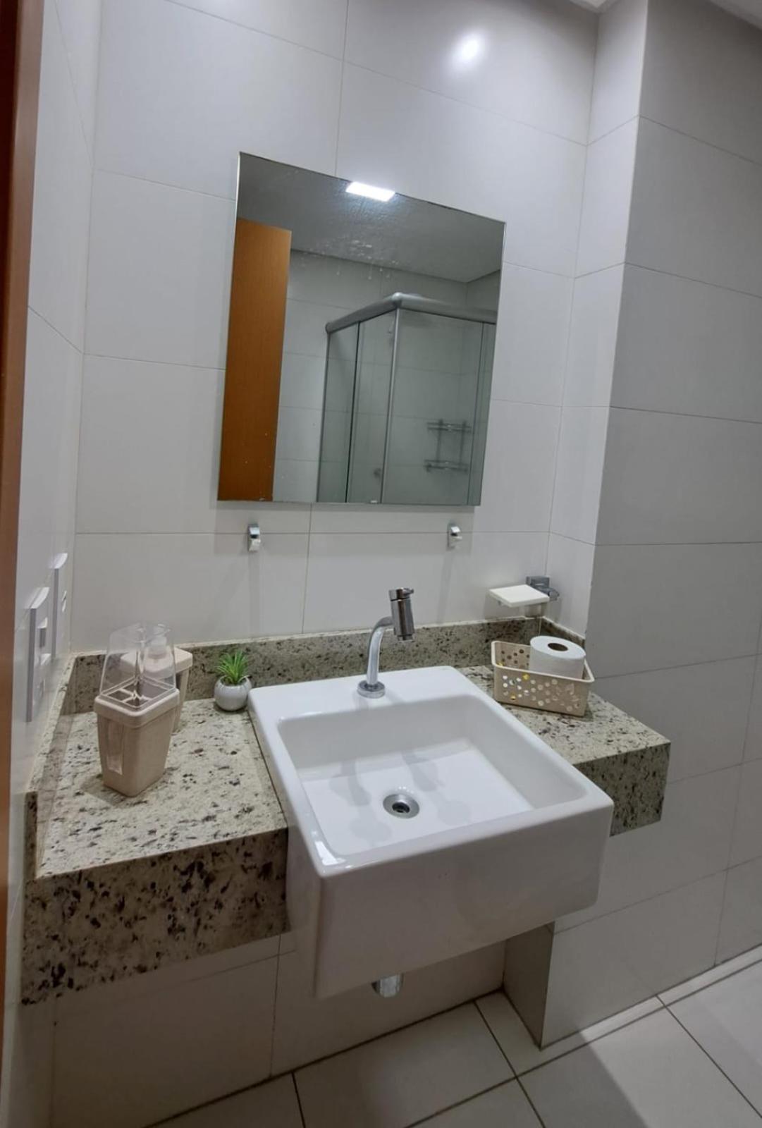 Lounge 22 Praca Do Sol Tamandare Shopping Bouganville Jotas Bartolomeu Cartorio Artiaga Hospital Do Coracao Annis Rassi Ibis Holliday Rua 9 Feira Da Lua Bodytech Marista Madalena Bahrem Nord23 Pao De Acucar Alameda Das Rosas Zoologico Goiânia Exterior photo